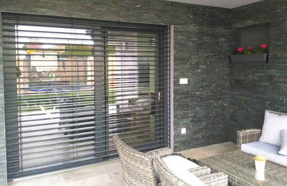 Posuvné dvere na mieru v Bratislave: Keď potrebujete spojiť dizajn s praktickosťou