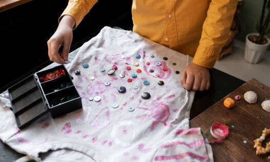 Potlač na tričká a pracovné odevy – prečo je pre váš marketing dôležitá?