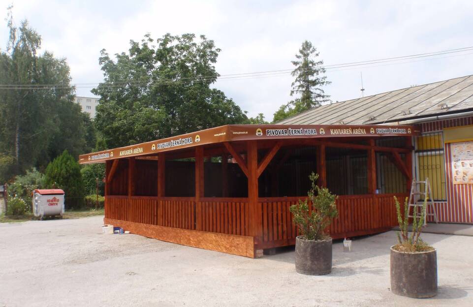 Slnečné plachty na mieru: funkčný a štýlový doplnok záhrady