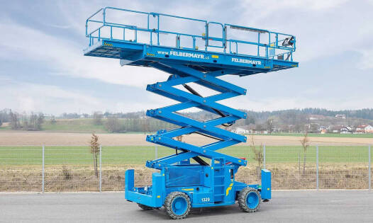 Nožnicová plošina a jej využitie pri projektoch, kde je bezpečný zdvih nevyhnutný