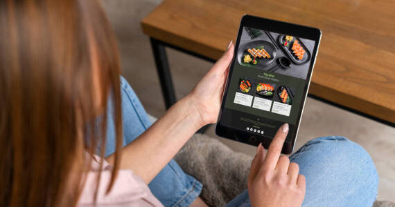 Digitálne menu v reštaurácii alebo hoteli: trendy, výhody a reálne skúsenosti