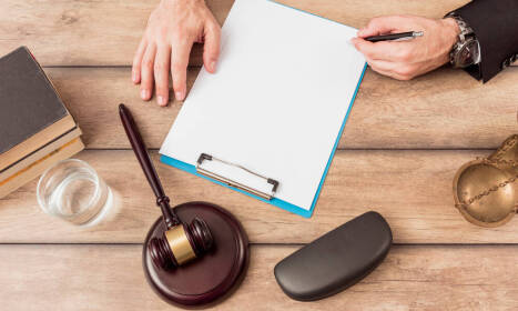 Notárske služby a kúpa nehnuteľnosti: prečo sú bezpečný základ každého prevodu