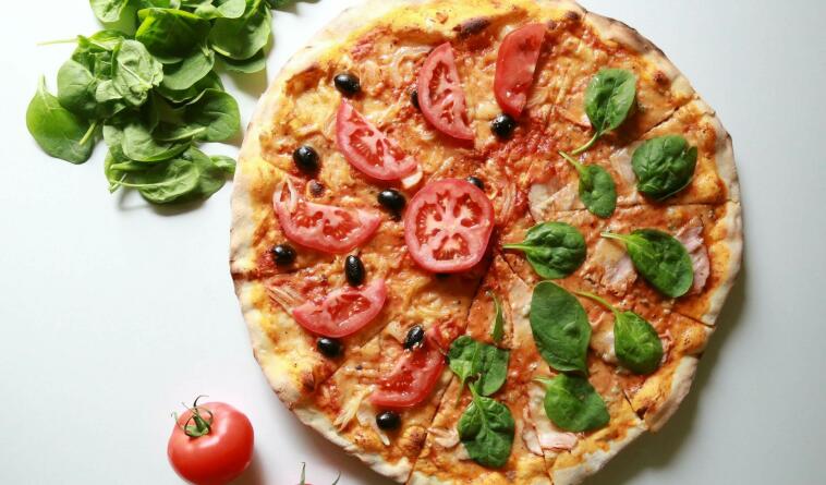 Pizza a jej zásady – vyberiete si pravú taliansku alebo skôr typickú slovenskú s gazdovským nádychom? 