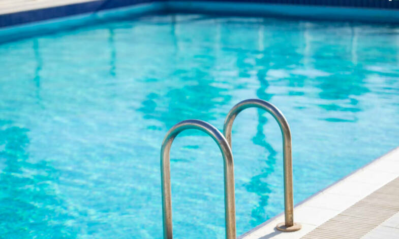 Bazény rôznych druhov a materiálov. Ako sa v nich vyznať?